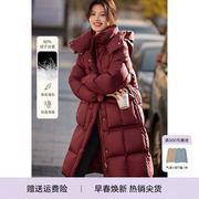 XWI/欣未本命年红色连帽羽绒服女冬季休闲简约扣袢设计中长款外套