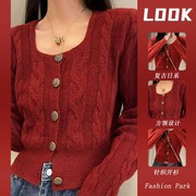 新年红复古方领麻花针织，开衫女春设计感别致独特气质短款毛衣外套