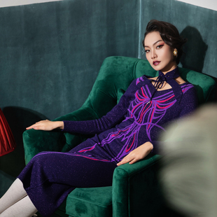 Magic Q 独家原创设计深紫色蝴蝶图案立领镂空羊毛针织提花连衣裙