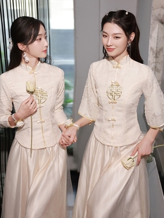 中式香槟色伴娘服2024旗袍，姐妹团显瘦高级秀禾礼服中国风复古