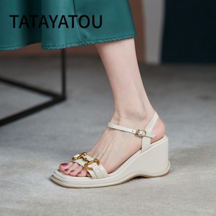 tatayatou他她丫头女鞋白色真皮，坡跟凉鞋女夏一字带，厚底气质罗马