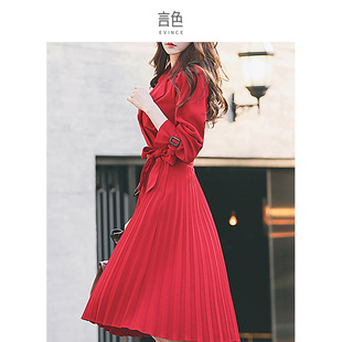 法式红色连衣裙女2023高端大牌气质高级感显瘦减龄百褶裙裙子