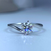 gia裸钻定制18K金钻石戒指女30分50分六爪扭臂款结婚求婚钻戒定制