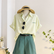 韩范绿色条纹短袖衬衫女夏季设计感字母刺绣宽松显瘦复古港风上衣