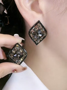 气质黑色菱形水晶耳环，网红时尚小众设计高级感银针防过敏耳钉