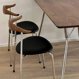 实木靠背中古餐椅法式设计师，黑色复古牛角，椅凳小户型家用餐桌椅子