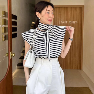 韩国东大门2024夏装设计感洋气黑白条纹无袖时髦垫肩T恤女配领巾