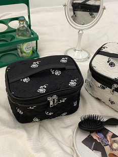 赫本玫瑰~黑白立体印花化妆包便携手提耐脏洗漱包护肤品收纳包袋