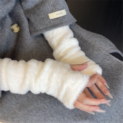 软糯毛绒半指手套女加绒，保暖秋冬袖套，可爱仿兔毛日系长袖漏指手套