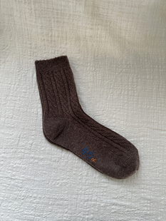 两只袜子外贸店日单尾，货冬季保暖袜纯色，客料兔毛羊毛女袜中筒袜