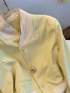 高级感时尚拼接黄色休闲短款夹克外套秋季甜美百搭棒球服上衣