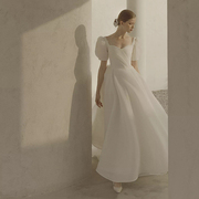 轻婚纱礼服2023法式新娘，小个子森系简约白色结婚齐地出门纱冬
