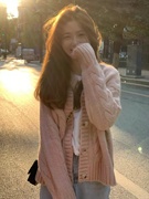 粉色韩系温柔风羊毛针织开衫，女春秋慵懒风，高级感短款羊绒毛衣外套