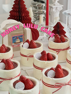 2023圣诞节主题简约草莓蛋糕装饰透明围边奶油甜品红边棉质绳配件