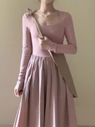 简约长袖方领气质长裙，2024春季粉色高腰，显瘦连衣裙纯色打底裙