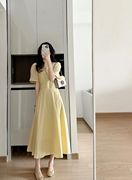 鹅黄色方领连衣裙女2023夏韩版收腰显瘦气质通勤优雅法式长裙