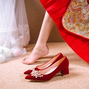 红色婚鞋秀禾服新娘鞋女高跟2022年春秋季孕妇，粗跟中式礼服鞋