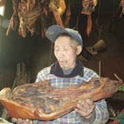 秦岭正宗农村土猪吃草粮食柴火，烟熏鲜五花腊肉，带骨头整块8斤