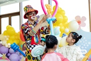 重庆市生日派对宝宝宴小丑魔术表演泡泡秀气球布置鲜花同城上门