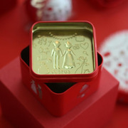 直供红色新郎新娘立体浮小正方盒喜糖盒子，创意铁盒糖果盒盒