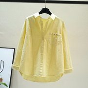 淡黄色拼接单口袋长袖棉布女衬衫，2023春季韩范设计感休闲打底上衣