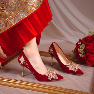 红色结婚鞋新娘鞋刺绣，中式秀禾婚纱，两穿孕妇订婚敬酒服高跟鞋