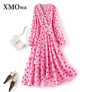 法式浪漫粉色波点印花连衣裙，气质优雅v领荷叶，边长袖雪纺裙大码春