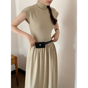 韩国chic秋季小众气质高领，坑条收腰显瘦短袖垂坠感针织连衣裙长裙