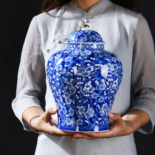 青花瓷梅瓶特大号茶叶罐三斤茶包装罐，精致密封陶瓷罐复古瓷瓶摆件
