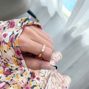 日韩版简约时尚戒指女式玫瑰金个性(金个性)光面，单钻镶钻钛钢男情侣指环