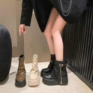 马丁靴女秋季2023年厚底松糕短靴超火气质复古裤管靴时尚女靴
