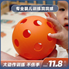 婴儿手抓洞洞球玩具球早教启蒙感统训练动作，抓握益智铃铛手抓球扣