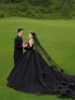 影楼主题拍照服装黑色抹胸，婚纱情侣旅拍草坪外景在逃公主礼服