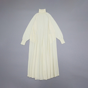 奶白色高领插肩袖双口袋设计oversize廓形23秋冬长款针织连身裙