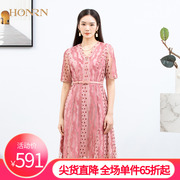 HONRN/红人粉色短袖v领蕾丝网纱刺绣修身显瘦a字收腰连衣裙女春夏