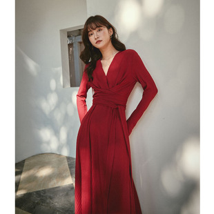 2023春秋季酒红色针织连衣裙，打底裙气质洋气收腰长袖法式复古长裙