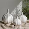 创意白色北欧简约现代花瓶，素烧陶瓷小口径，酒店软装插花器家饰摆件