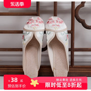 绣花拖鞋女居家软底透气低跟浅口老北京布鞋民族风时尚包头半拖鞋