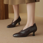 单鞋女2024年春季乐福鞋圆头，小跟真皮黑色中跟小皮鞋女鞋