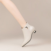 白色短靴女2023春秋季真皮，尖头猫跟及踝靴单靴中跟加绒女靴子