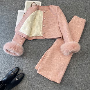粉色小香风羽绒服套装女2024冬季狐狸毛毛呢(毛，毛呢)短外套长裙两件套