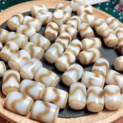 x24天然玛瑙虎牙，天珠牙黄12x16mm钙化瓷白