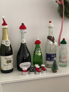阿宝-圣诞装饰新年可爱道具圣诞布置雪人灯串酒瓶帽子桌面圣诞树