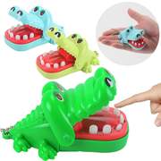 儿童新奇特迷你小鳄鱼咬手指玩具，减压整人钥匙扣蛋糕摆件