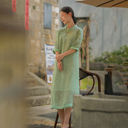 汀素2024春夏苎麻提花中长款绿色连衣裙新中式，开襟立领改良旗袍