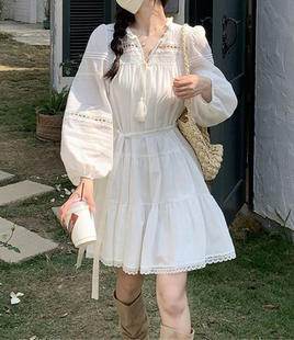 法式复古系带收腰白色连衣裙女设计感名族风镂空气质娃娃公主裙