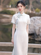 新中式长款提花旗袍改良年轻款高端气质高级感少女白色刺绣连衣裙