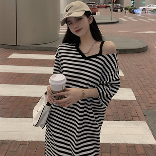 胖mm大码300斤条纹短袖t恤女宽松ins小心机露肩上衣中长款连衣裙