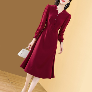 酒红色连衣裙高端气质，春秋减龄妈妈装长袖，高贵修身中年洋气裙子
