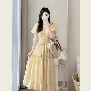 高级设计感温柔风黄色连衣裙，女夏季v领法式泡泡，袖收腰显瘦长裙